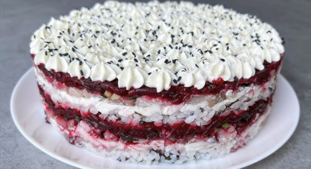 Спробувавши один раз, ви робитимете його постійно: рецепт салату з оселедцем, огірком та яблуком 