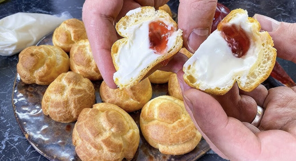 Рецепт ніжних заварних тістечок з кремом, які готуються набагато простіше за еклери: неможливо відірватися 