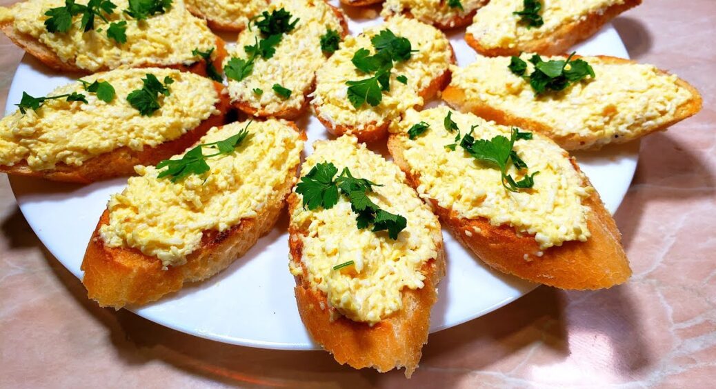 Не шпроти і не оселедець: прокручуємо через м’ясорубку яйця та рибу – найкраща намазка серед усіх існуючих 