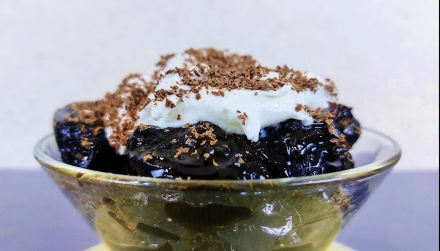 Рецепт десерту з чорносливу та волоських горіхів у кремі