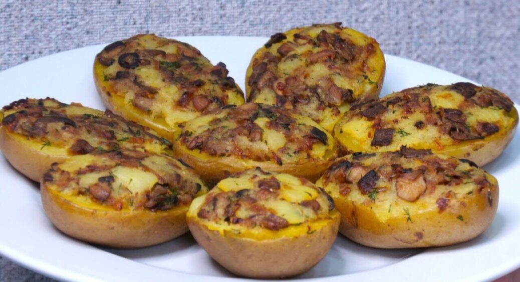 Картопля по-новому: рецепт неймовірно смачної фаршированої картоплі з грибами – красива, а яка ароматна 