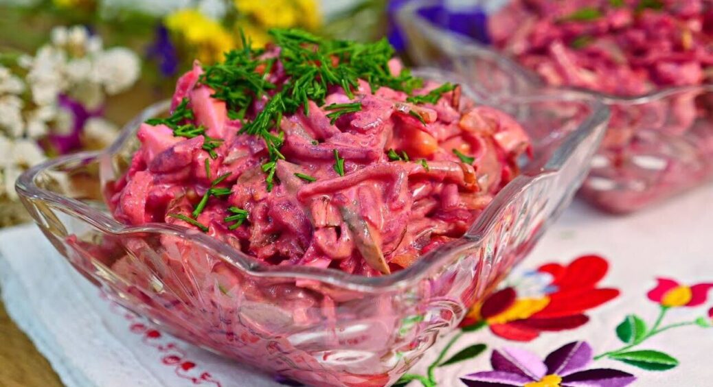 Мої гості його обожнюють: рецепт легкого салату з буряка. Він такий простий і смачний, що аж не віриться 