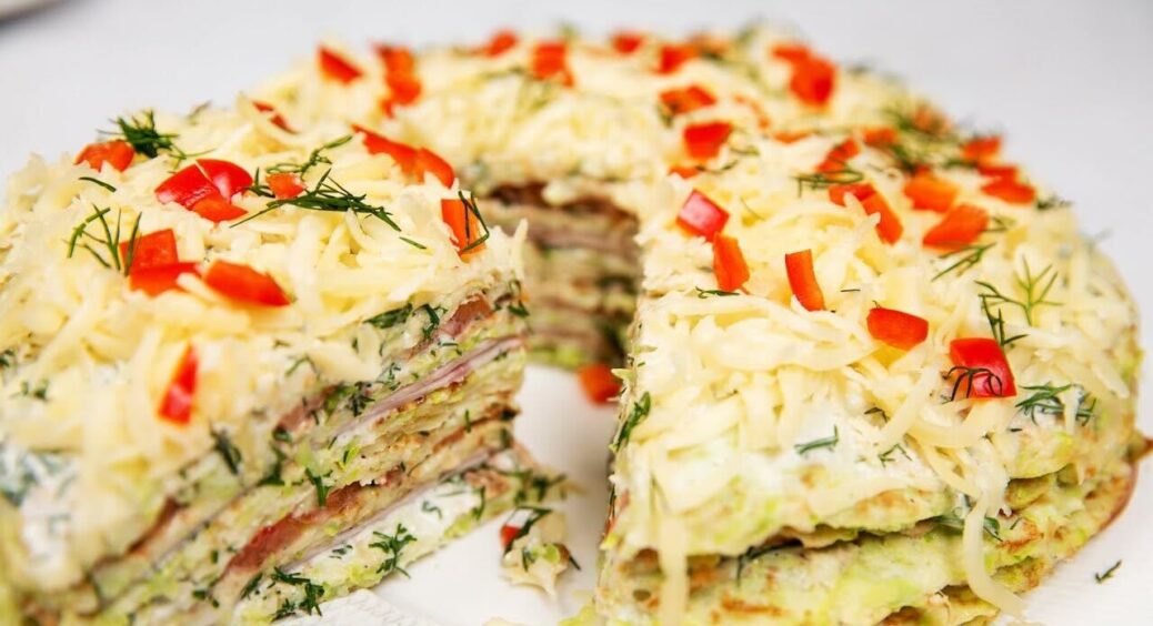 Дешева закуска: готуємо торт з кабачка, який тільки виглядом заманить до столу. І не скажеш, що бюджетний 