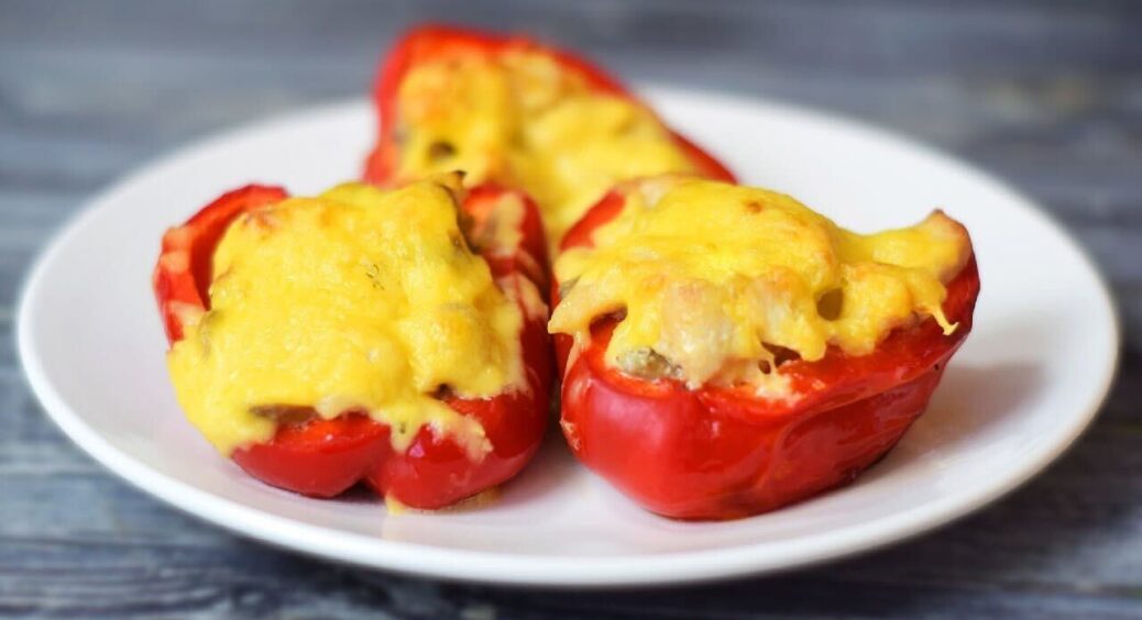 Така начинка значно смачніша: готуємо фаршировані перці з жульєном. Незвичайно та неабияк смачно 