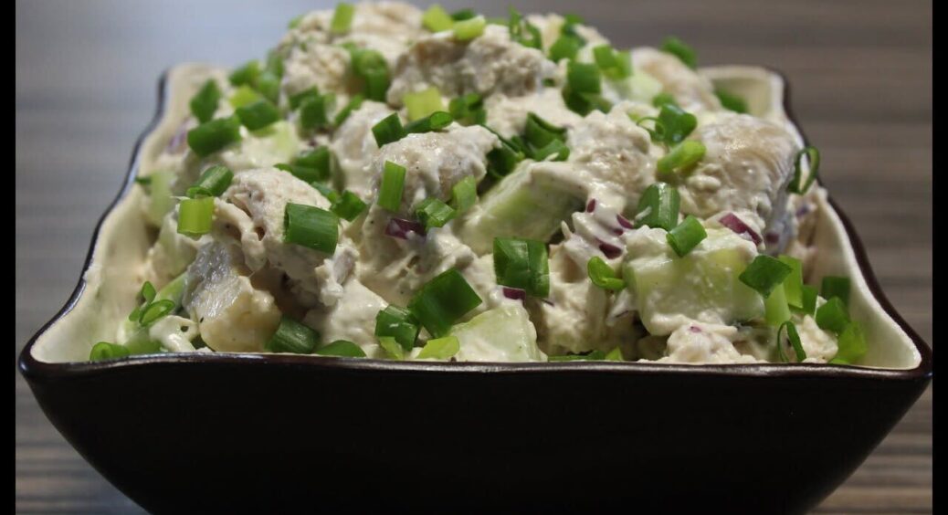 Смачний рецепт з ідеальним поєднанням: готуємо салат з печериць, огірків і яєць. Конкурент святковим стравам 