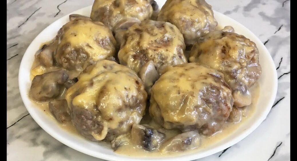 Котлетки у вершковому соусі – найсмачніші у світі: подрібніть мʼясо, заправте спеціями і посмажте смакоту 