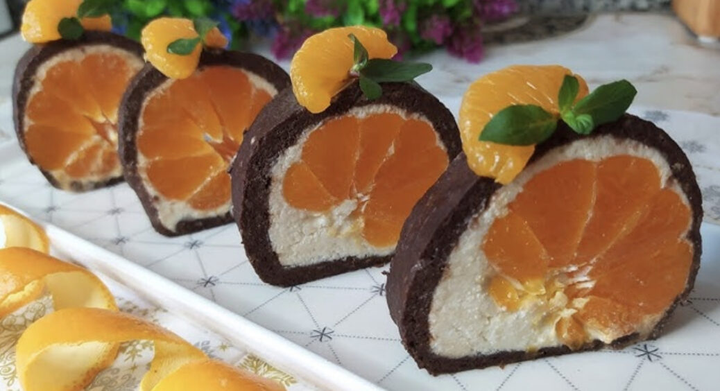 Без сирих яєць, борошна, цукру та випікання: легкий мандариновий десерт для святкового столу за хвилину 