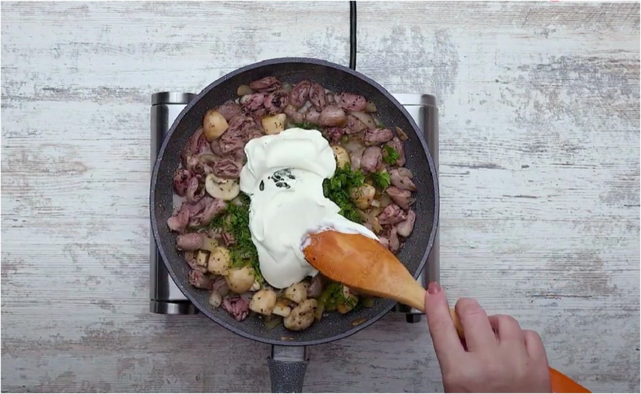 Паста по-українськи з сердечками та грибами: нова версія страви 