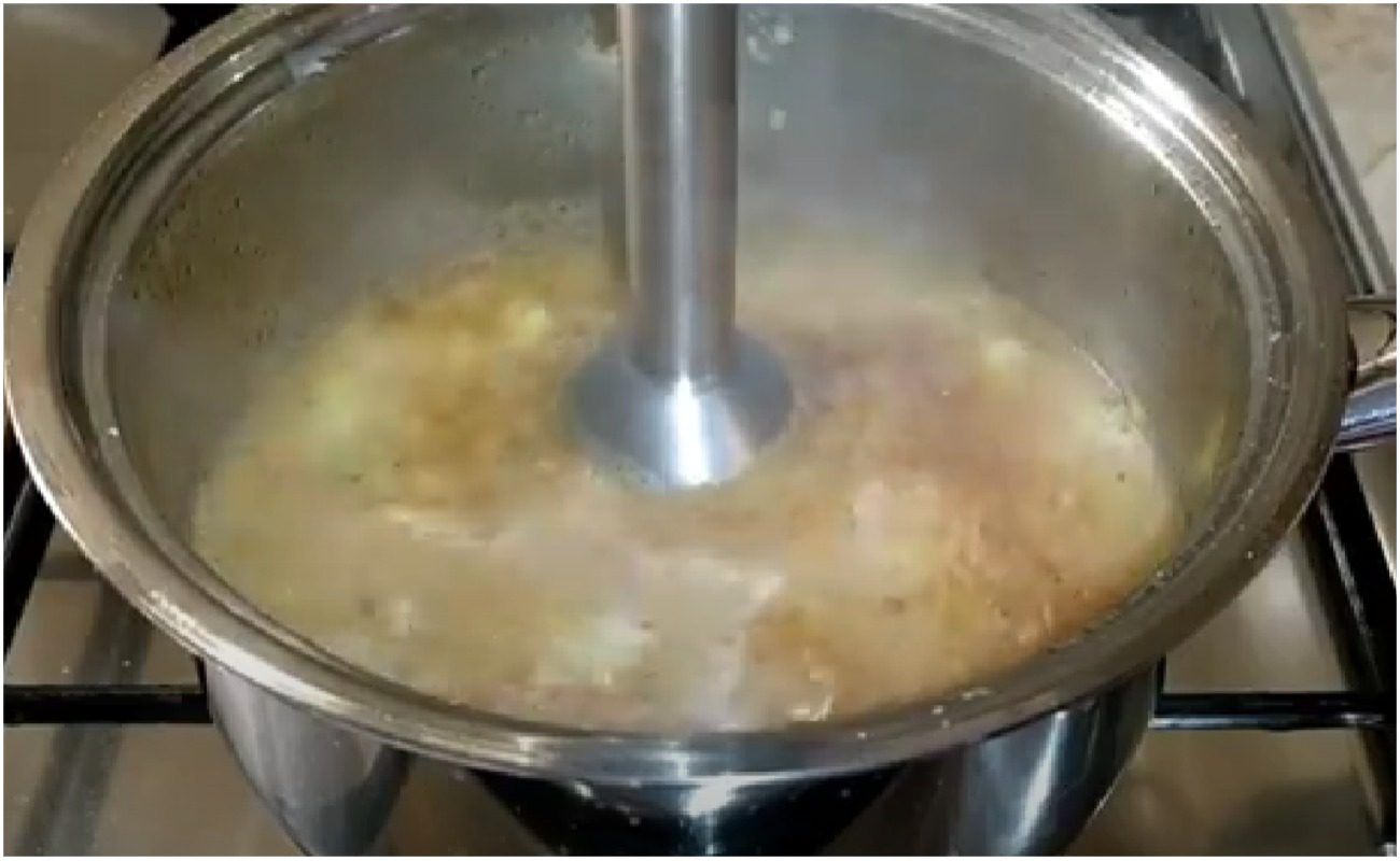 Рецепт ніжного часникового супу із вершками та сухариками