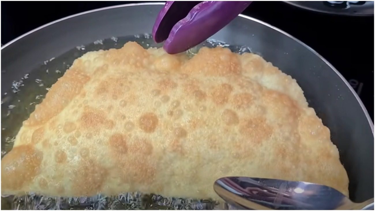 Як зробити ідеальне тісто на чебуреки 