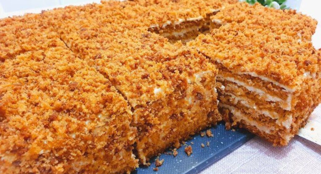 Торт “Медовий пух” за лічені хвилини: проста версія медовика без розкочування коржів. Коли гості на порозі 