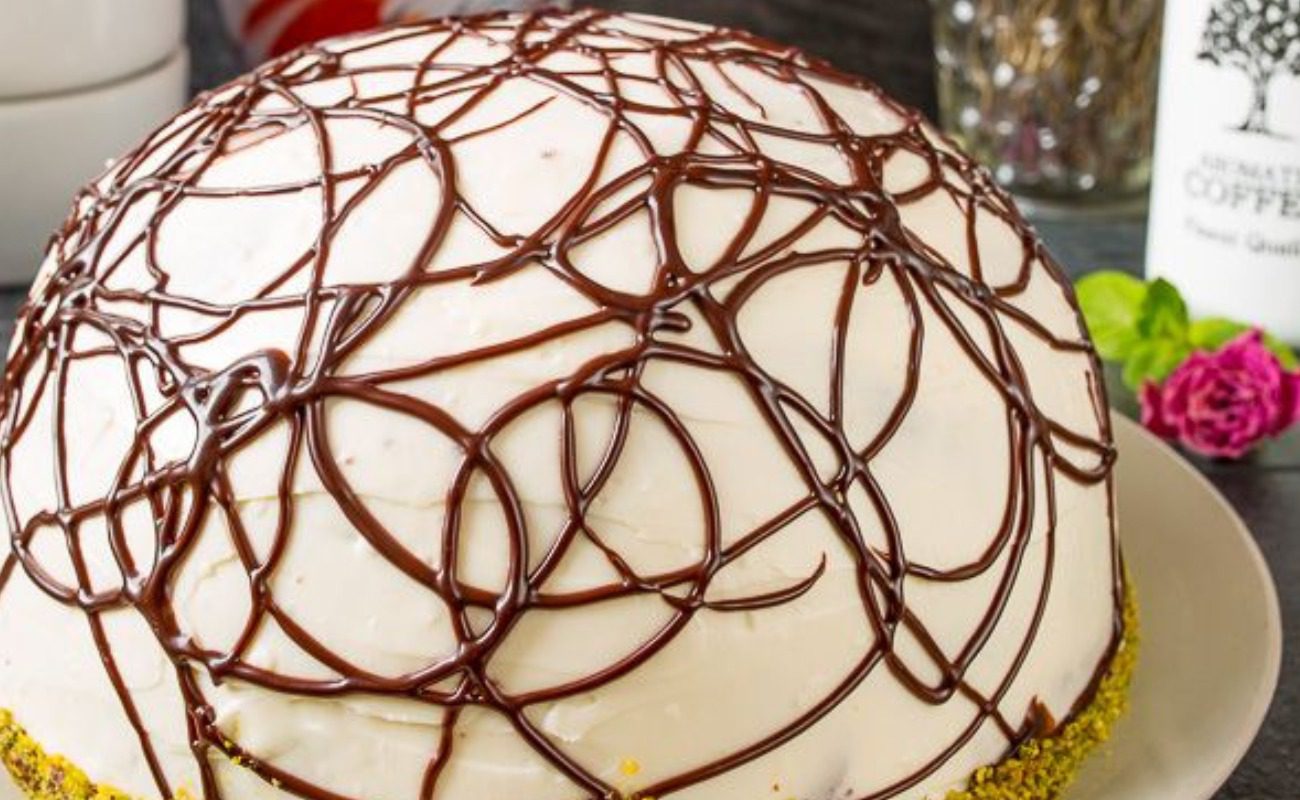 Рецепт медового торта Панчо з чорносливом та горіхами