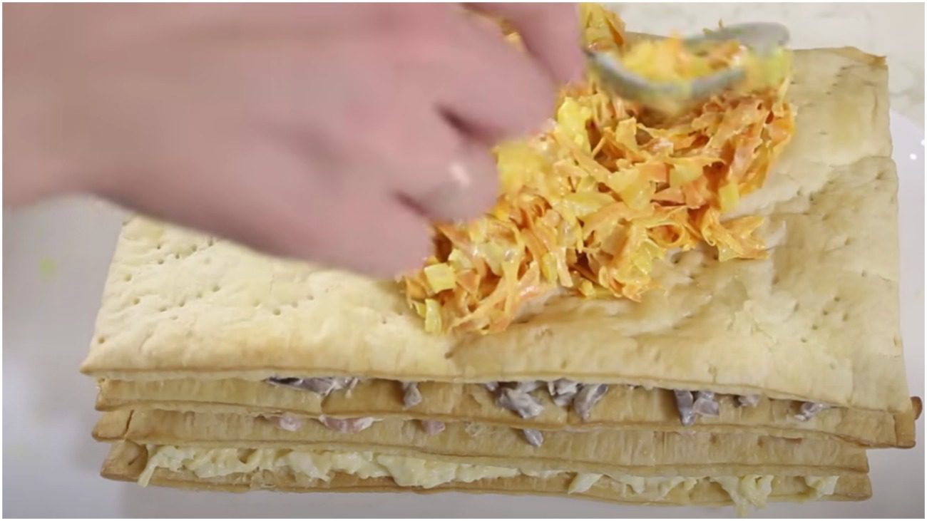 рецепт закускового крабового торта з листкового тіста