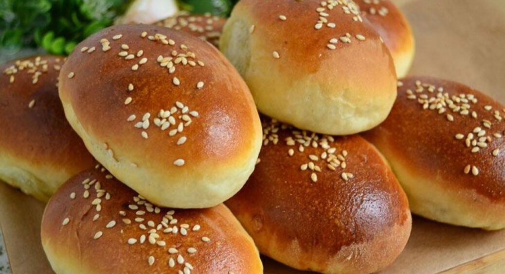 Вони не затримаються на вашому столі: найсмачніші пиріжки з капустою, для яких не потрібні дріжджі та кефір 