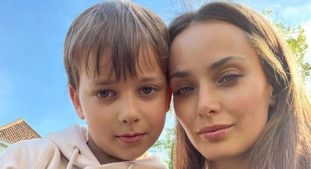 Ксенія Мішина показала, як проводить час із 11-річним сином в Таїланді: “Живемо у джунглях” 