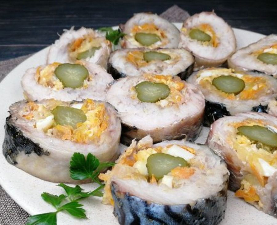 Рецепт рулетиків з фаршированої скумбрії на новорічно-різдвяний стіл