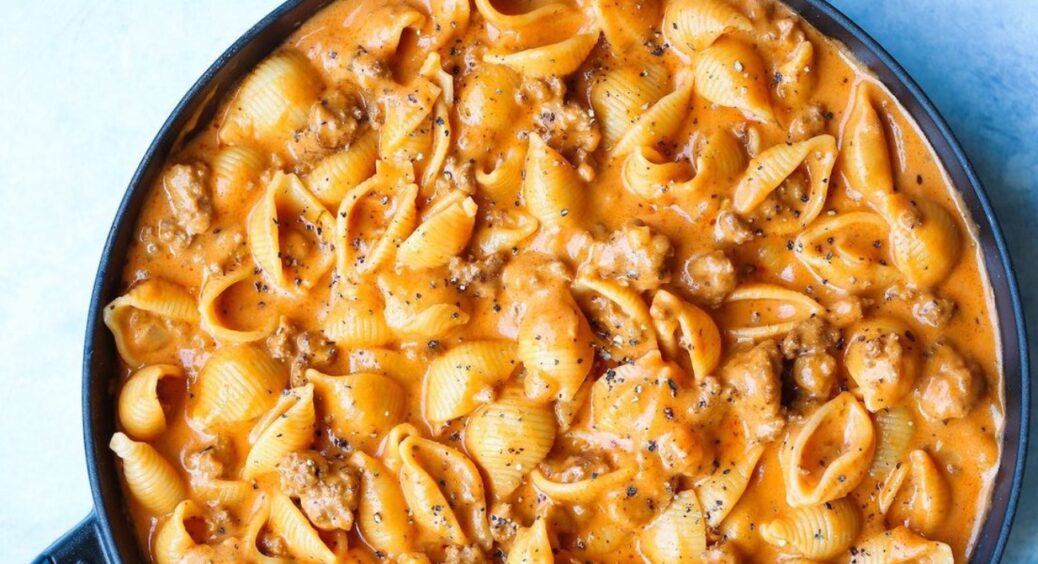 Рецепт сирного супу з фаршем та макаронами: смачна та ситна страва, що подарує заряд енергії на весь день 