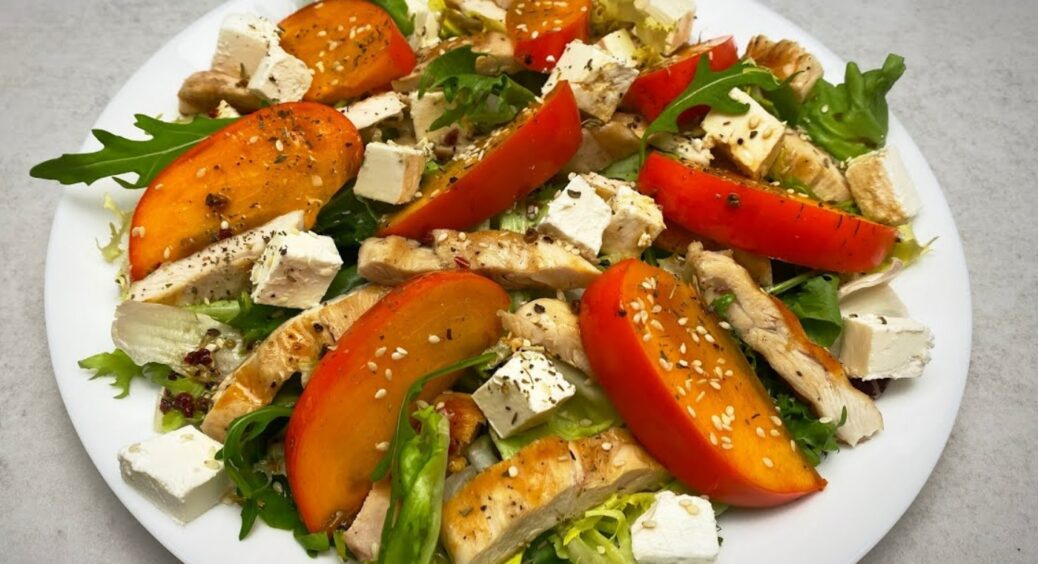 Зимовий салат з хурмою і мандаринами, що підкорить усіх своїм дивовижним смаком: рецепт для святкового столу 