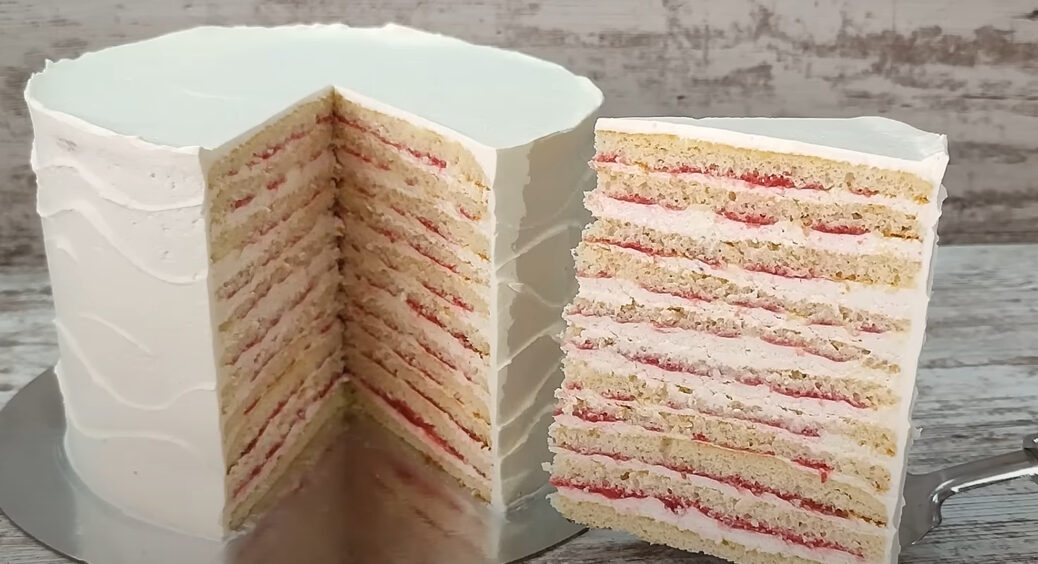 Зметуть за 5 хвилин, ані крихти не залишиться: рецепт ніжного торта “Молочна дівчинка” з елементарних коржів 