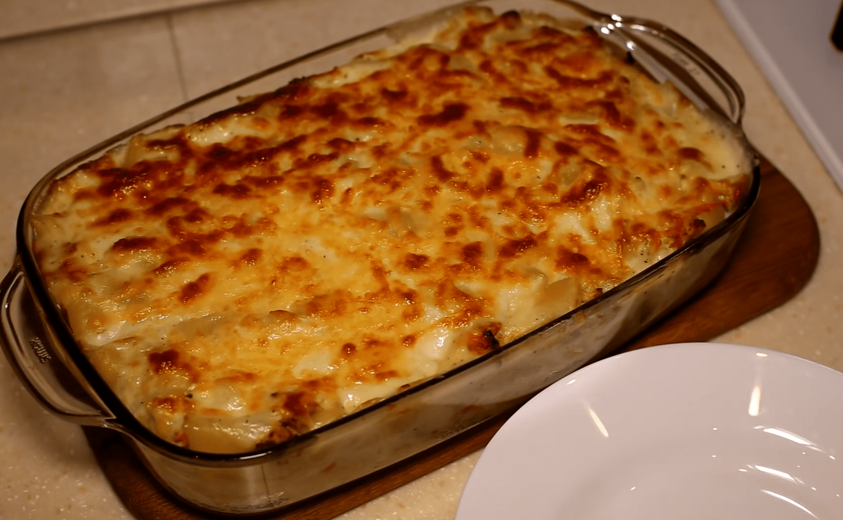 Незвична вечеря для всієї сім'ї: рибна запіканка з ананасами і сиром