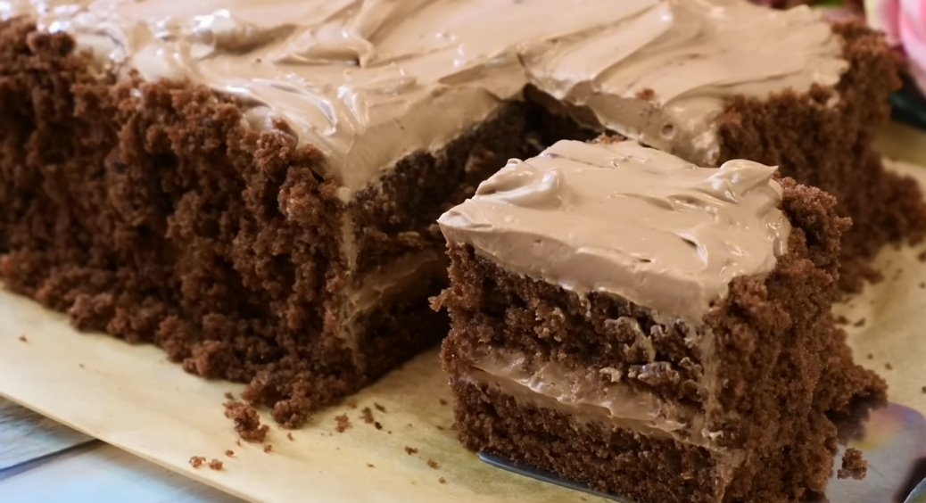 Перевірений роками рецепт торта, що до вподоби всім: дуже смачний “Сметанник” з простих продуктів 