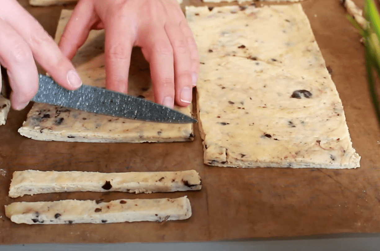 Рецепт приготування сирних крекерів з оливками