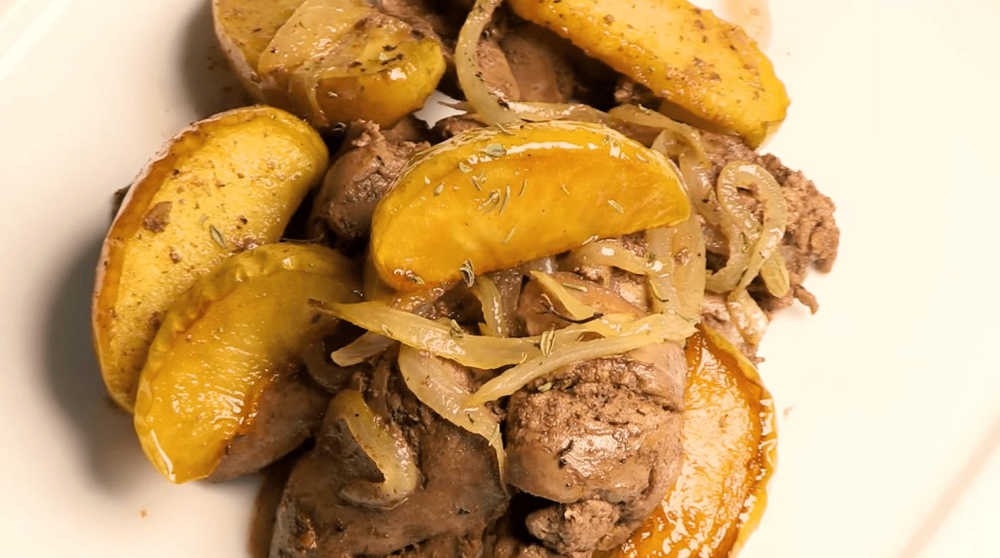 Рецепт приготування карамелізована печінка з яблуками