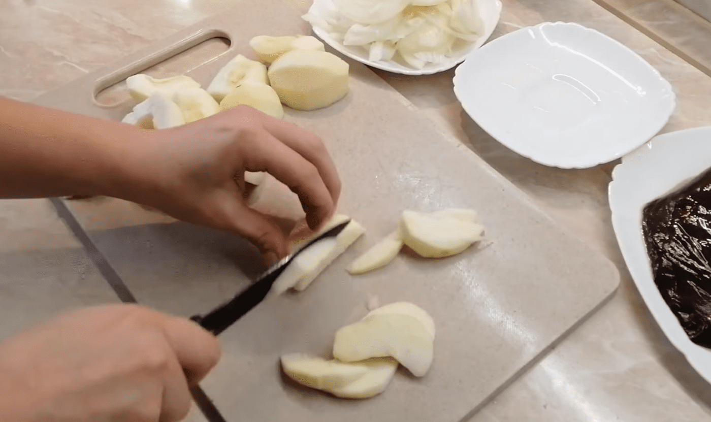 Рецепт приготування карамелізована печінка з яблуками