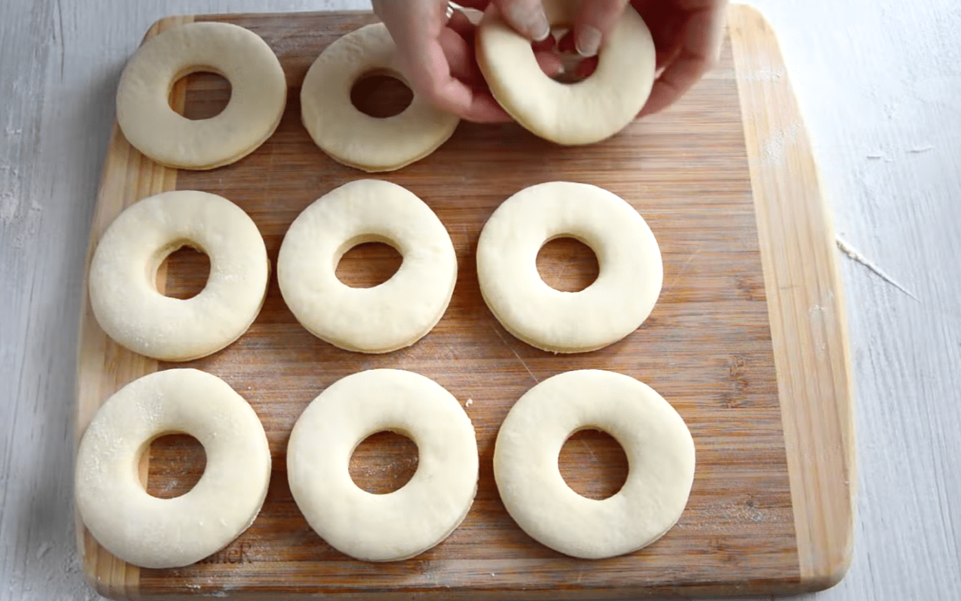 Простий рецепт приготування домашніх пончиків