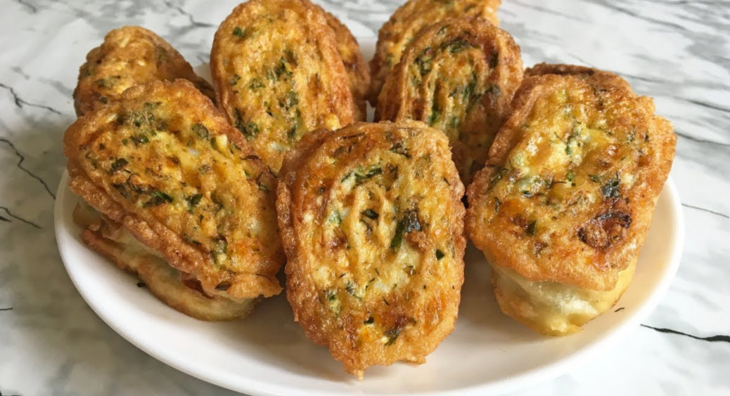 Чоловік подруги просить навчити її цьому неймовірному рецепту: апетитні рулетики з лаваша з куркою та сиром 