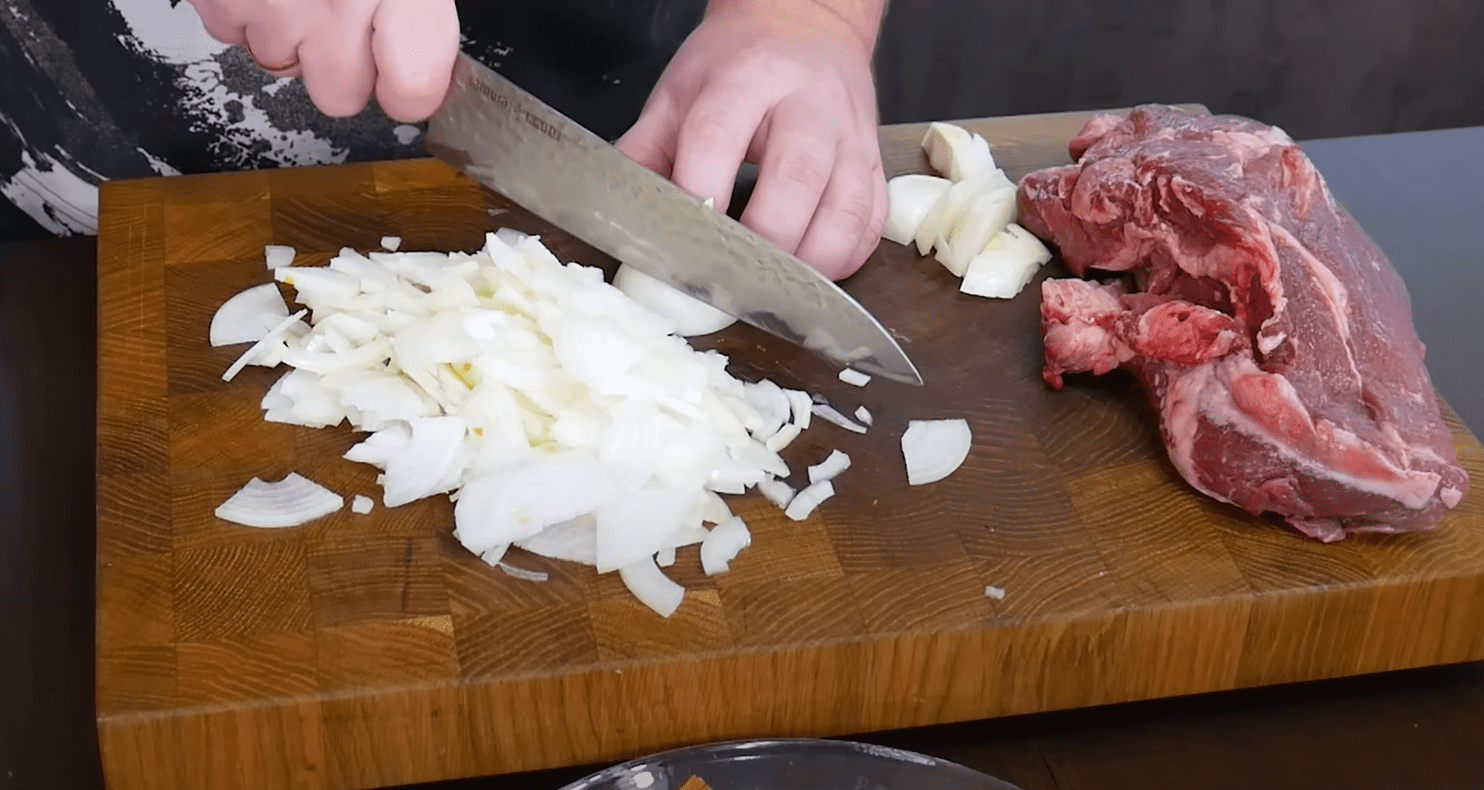 Рецепт приготування гуляшу зі свинини з підливкою