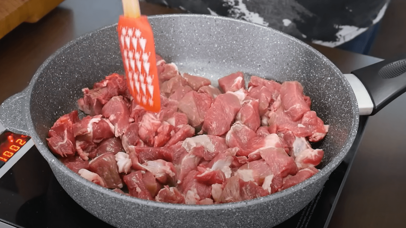 Рецепт приготування гуляшу зі свинини з підливкою