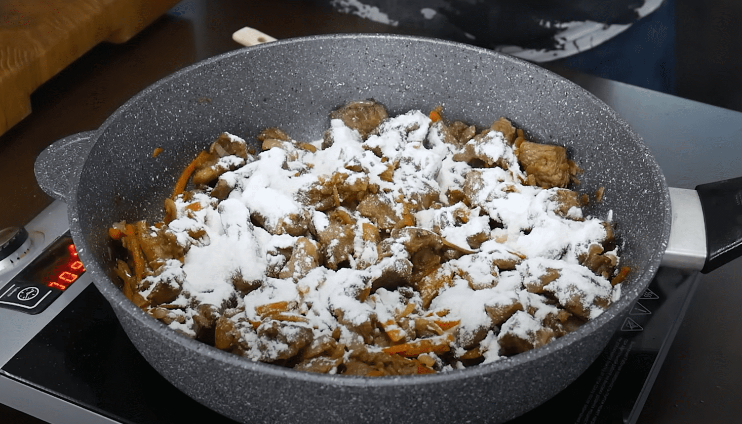 Рецепт приготування гуляшу зі свинини з підливкою