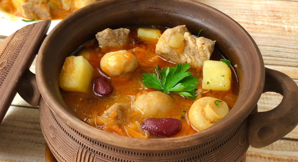 10 хвилин і все у духовку: рецепт печені у горщиках по-домашньому, що викличе непідробний захват у чоловіка 