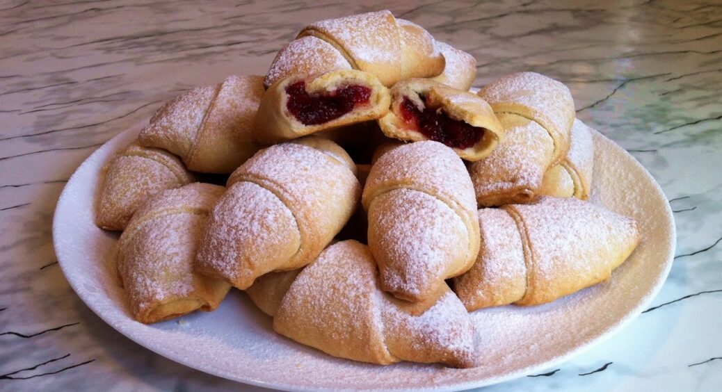 Легендарний рецепт рогаликів. Додаю цей інгредієнт і вони стають в рази смачнішими: крихкі і дуже ніжні 