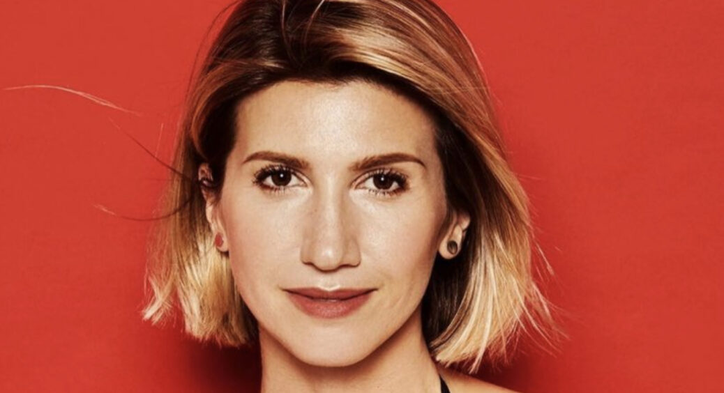 Справжня ліпосакція, не виходячи із дому: Аніта Луценко розкрила секрет найефективнішої роботи над тілом 