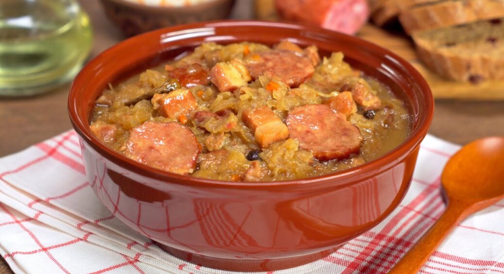 Як приготувати бігос: покроковий рецепт неймовірної вечері, яка перевершить плов, печеню і тушковану капусту 