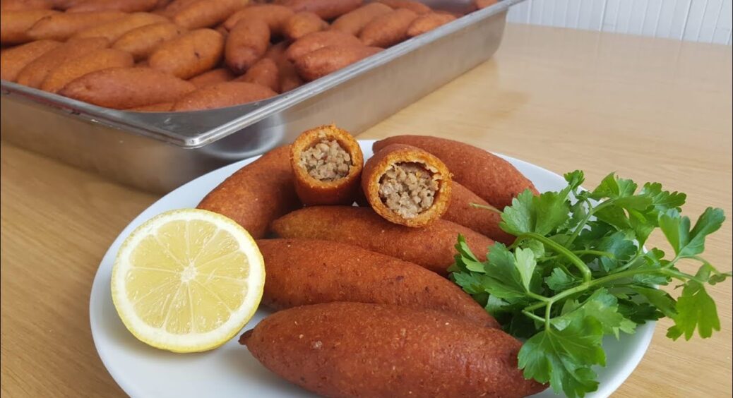 Не рецепт, а мрія кожного чоловіка: турецькі котлетки в шубі з булгуру “Ічлі кьофте”. Готуються легше наших 