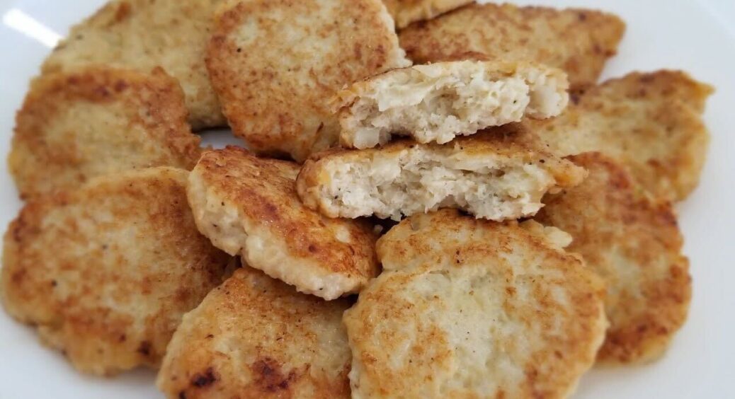 Рецепт незвичних курячих котлет: додаємо до фаршу цвітну капусту і отримаємо неймовірну смакоту 