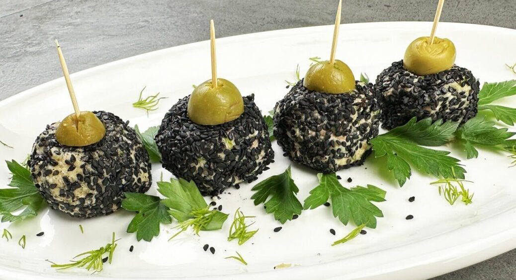 Закуска на святковий стіл: готуємо кульки з печінкою тріски. Дивуємо рідних та гостей оригінальною подачею 