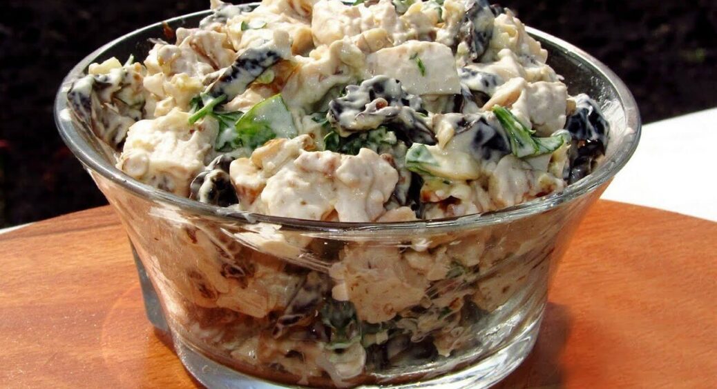 Всього чотири інгредієнти, 10 хвилин і отримаєте ніжний салат “Фея”: свекруха спробувала й попросила рецепт 