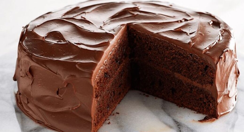 До свята чи на кожен день. Як швидко замісити та зібрати шоколадний торт без борошна: всього 5 інгредієнтів 