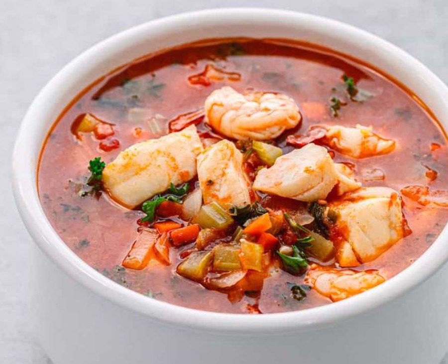 Рецепт домашнього томатного супу з рибою: перша страва, що дарує насолоду