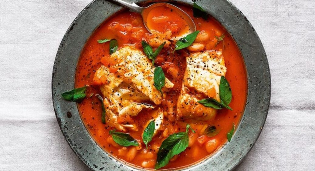 Рецепт томатного супу з рибою: потіште всю родину смачним та ситним обідом – перша страва, що вражає 
