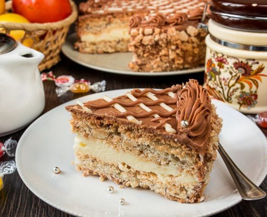 Найкращий рецепт горіхового київського торта: готуємо десерт по-новому