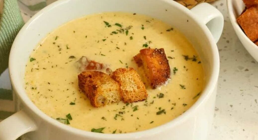 Сирний крем-суп з хитринкою від Клопотенка: такої смакоти не куштував навіть Ектор з МастерШеф. Відеорецепт 