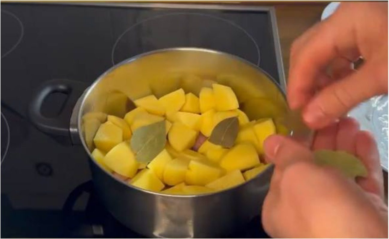 Як приготувати смачне овочеве рагу з невеликим шматочком м'яса