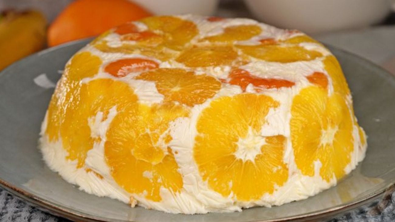 Рецепт желейного торта з фруктами і печивом: десерт до чаю та кави, що вражає