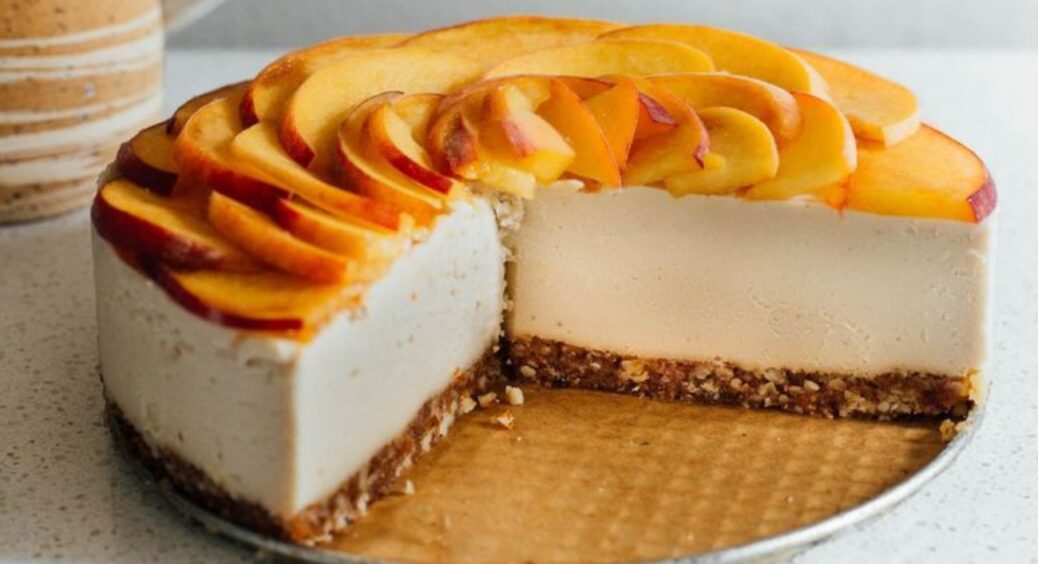 Рецепт сирного десерту з хурмою: ніжний смак тістечка просто зачаровує – гості обов’язково попросять добавки 