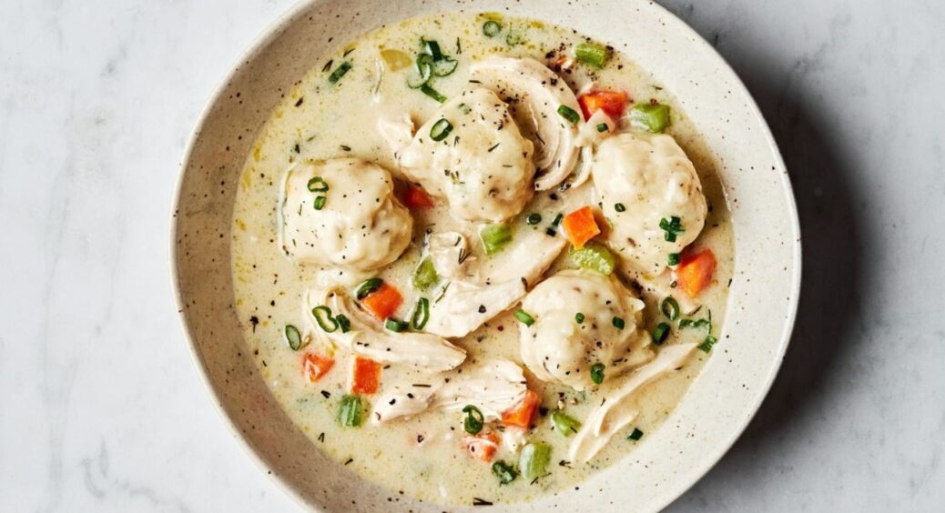 Рецепт запашного супу з куркою, овочами та кльоцками: ідеальний обід, коли закортіло гаряченького 